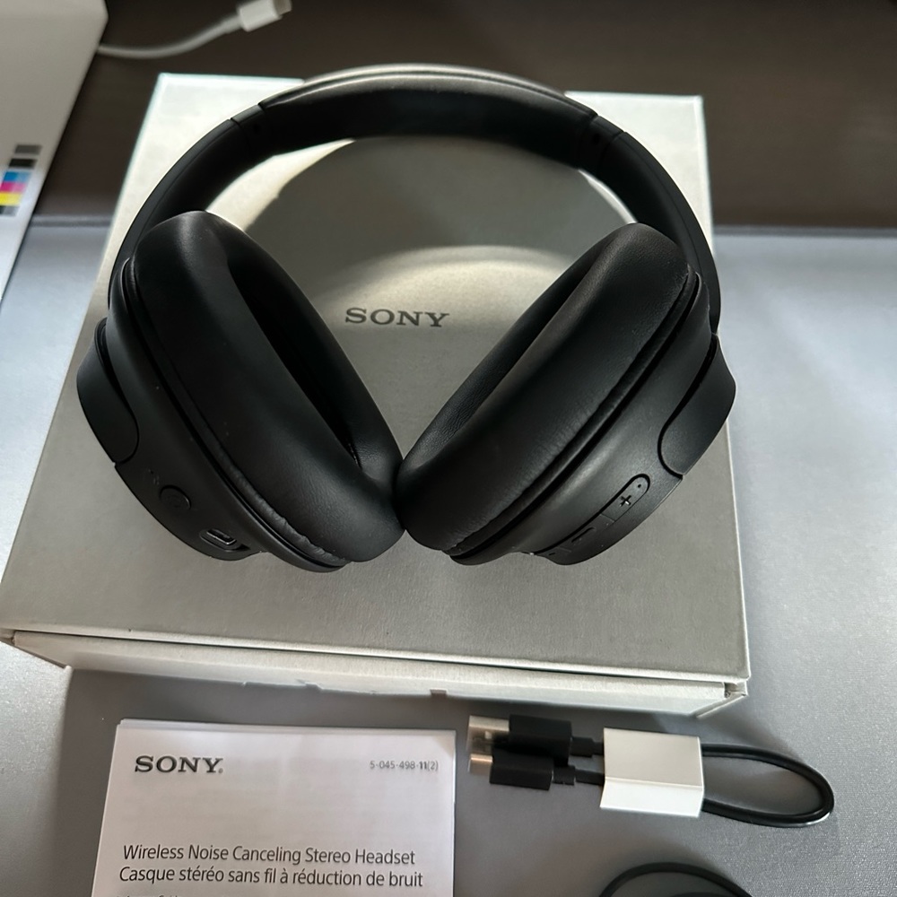Sony Noise Canceling Headphones - Picture 7 of 7